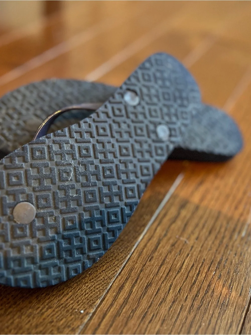 Women’s Tory Burch Navy Floral Flip Flop Sandals. Size 6. Perfect for Summer.
